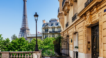 Paris shutterstock 1110054404