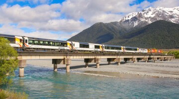 Train CLP1920 TranzAlpine Waimakariri River Bridge v2